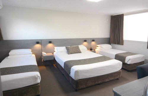 Smithton Hotel | The Bridge