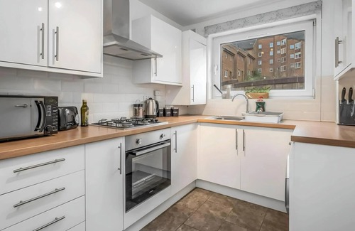 Pleasance House | The Briery Bauks Residence is a 3 bedroom modern house in the heart of Edinburgh