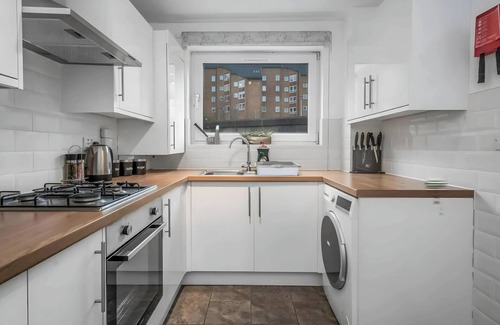Pleasance House | The Briery Bauks Residence is a 3 bedroom modern house in the heart of Edinburgh