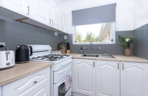 Balaclava Apartment | The Bright Gem on Grosvenor ⭐