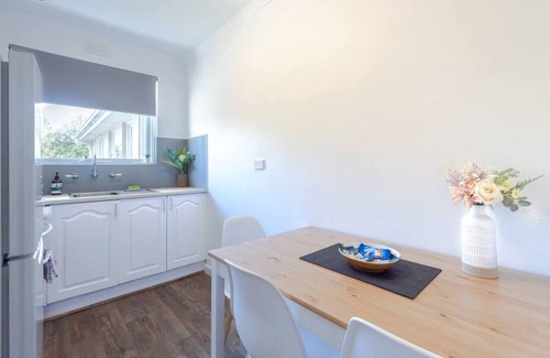 Balaclava Apartment | The Bright Gem on Grosvenor ⭐