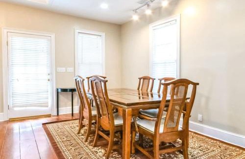 Columbus House | The Broadway Bungalow Walk to Riverwalk Dining!