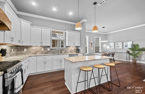Rogers House | The Broadway SLEEPS 10 Near Pleasant Grove