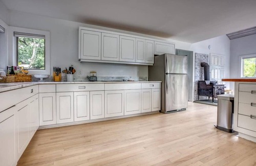 Williamstown House | The Brookman: Renovated 6000 SF Estate On 40 Acres