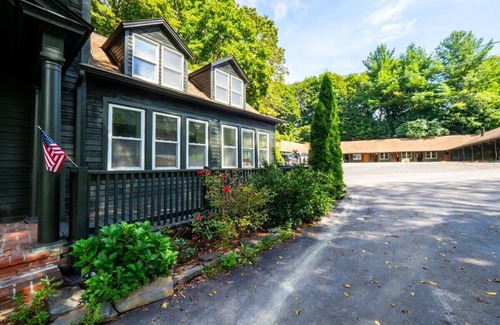 Hillsdale House | The Brooks Buy Out, Wedding Groups Inquire Today!