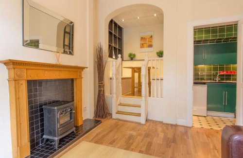 Bonnington Apartment | The Broughton Road Residence