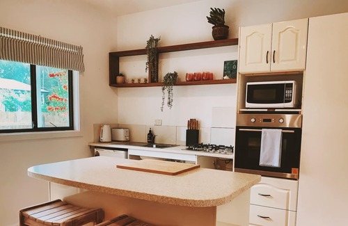 Bundeena House | The Bungalow - A walk away from the beach