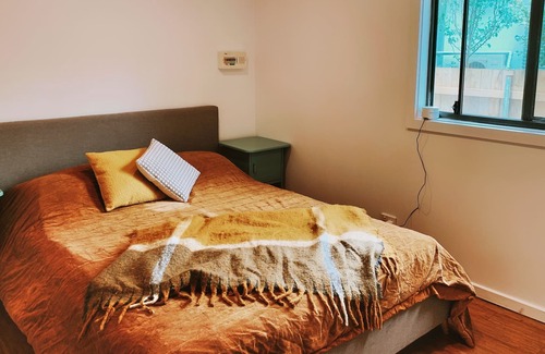 Bundeena House | The Bungalow - A walk away from the beach