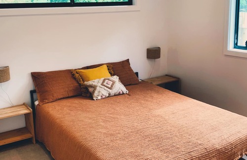 Bundeena House | The Bungalow - A walk away from the beach
