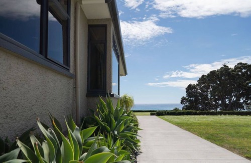 Pitone House | THE BUNGALOW - COASTAL RETREAT