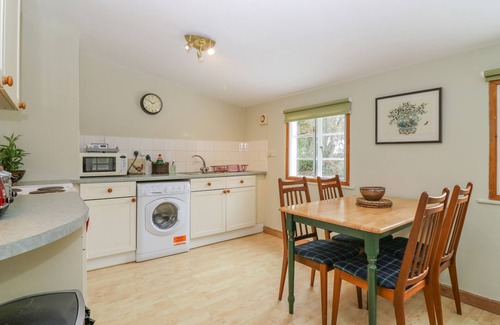 Elgin Cottage | THE BUNGALOW, family friendly, character holiday cottage in Lhanbryde