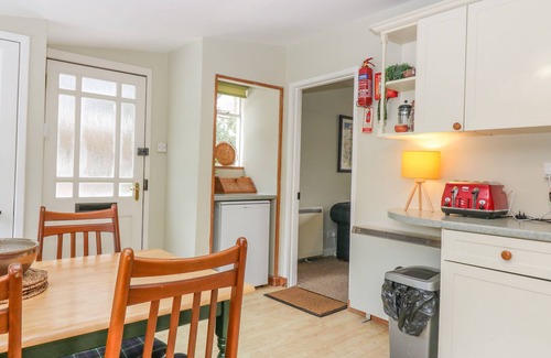 Elgin Cottage | THE BUNGALOW, family friendly, character holiday cottage in Lhanbryde