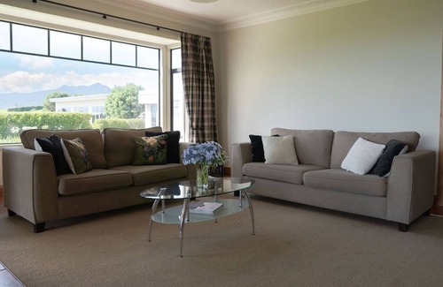 Pitone House | THE BUNGALOW - SLEEPS 19