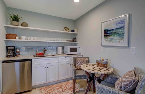 Surf City Apartment | The Bungalows C- Beachfront - Dog Friendly - Gazebo – Bikes