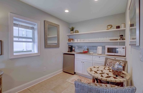Surf City Apartment | The Bungalows C- Beachfront - Dog Friendly - Gazebo – Bikes