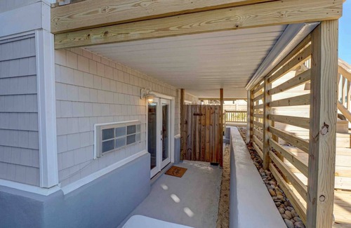 Surf City Apartment | The Bungalows C- Beachfront - Dog Friendly - Gazebo – Bikes