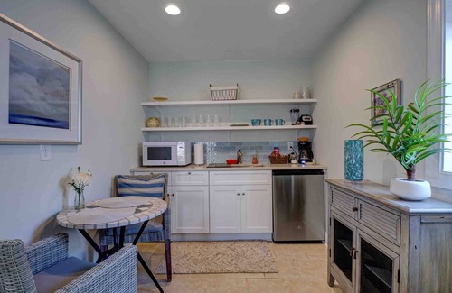 Surf City Apartment | The Bungalows F- Beachfront - Dog Friendly - Gazebo - Bikes