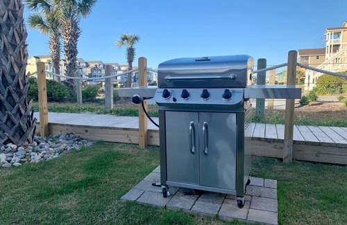 Surf City Apartment | The Bungalows F- Beachfront - Dog Friendly - Gazebo - Bikes