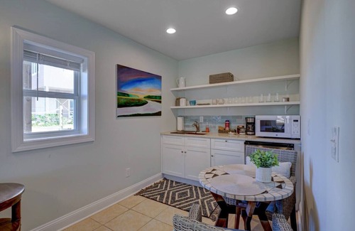 Surf City Apartment | The Bungalows G- Beachfront - Dog Friendly - Gazebo - Bikes