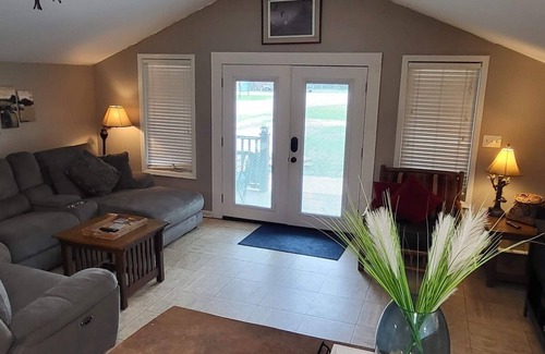 Heber Springs Cabin | The Bunkhouse at Lobo Landing Resort Located on the Little Red River!