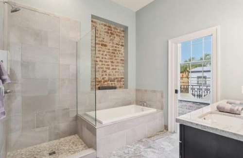 Faubourg Marigny House | The Burgundy House #1 Steps to the French Quarter