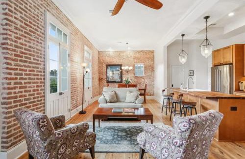 Faubourg Marigny House | The Burgundy House #2 steps to the French Quarter