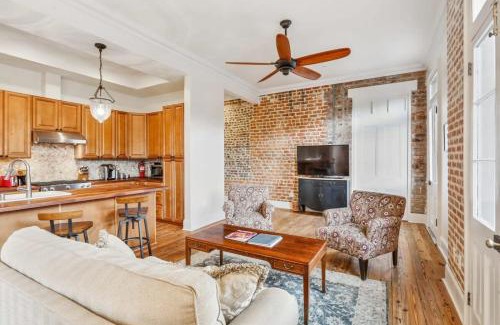 Faubourg Marigny House | The Burgundy House #2 steps to the French Quarter