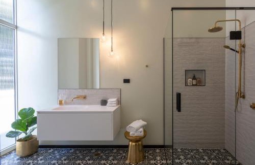 Dunedin City Centre Apartment | The Burlington Luxury Octagon Apartment