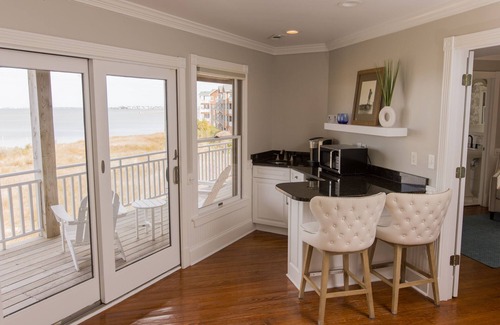 Manteo Bed & Breakfast | The Burrus House Inn Waterfront Suites