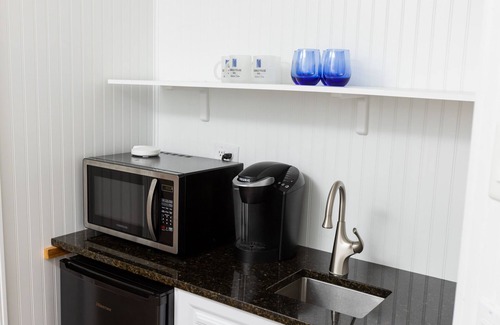 Manteo Bed & Breakfast | The Burrus House Inn Waterfront Suites
