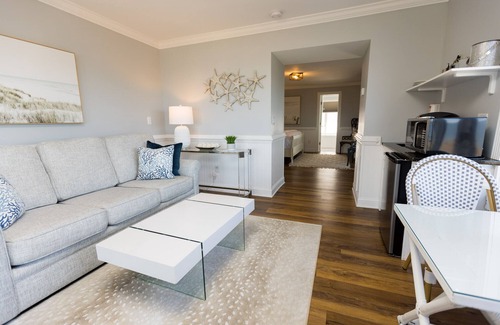 Manteo Bed & Breakfast | The Burrus House Inn Waterfront Suites