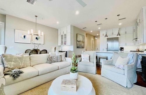 Oxford Condo | The Butler, 2BR Luxury Condo by Velvet Ditch Villas
