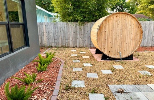 Sanford House | The Butterfly House: with sauna and fully-fenced yard