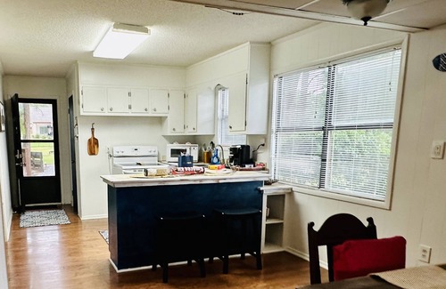 Shelby House | The Cabin at Downs Point - live life like a local !