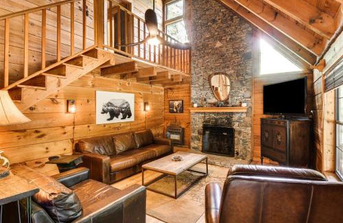 Helen House | The Cabin at Dukes Creek with Fire Pit and Hot Tub!