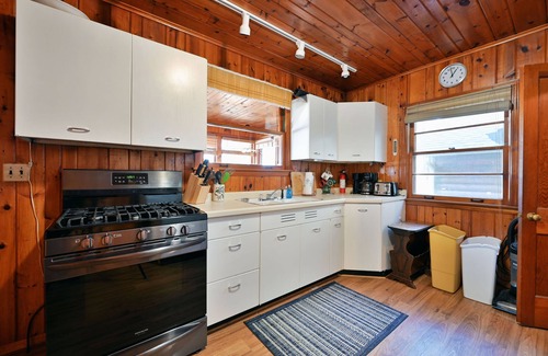 Hayward Cottage | The Cabin- cozy cottage on the sandy shores of the Chippewa Flowage