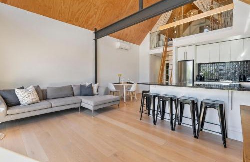 Tawa House | The Cabin - Holiday home