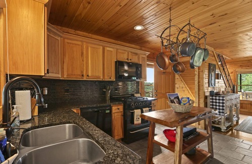 Purlear Cabin | "The Cabin": Views, Fire Pit, High Speed WiFi
