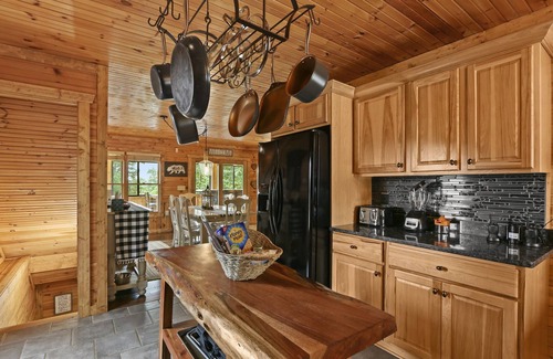 Purlear Cabin | "The Cabin": Views, Fire Pit, High Speed WiFi