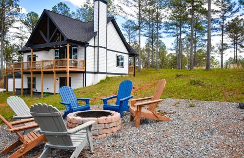 Ellijay House | The Cabins at Mountain Peak Retreat with Game Rooms