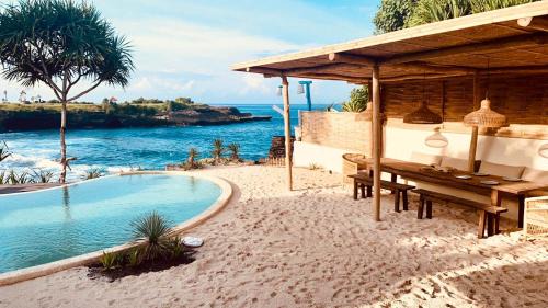 Mushroom Bay House | The Cabins Sandy Bay