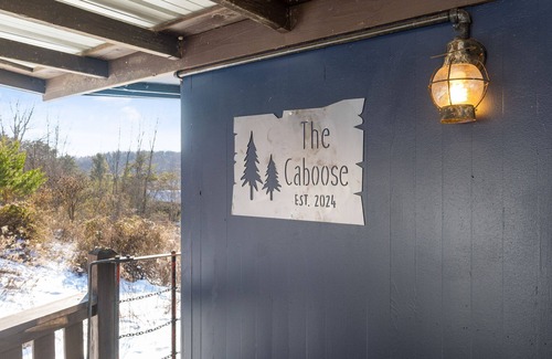 Creola House | The Caboose + Hot Tub I Fire Pit