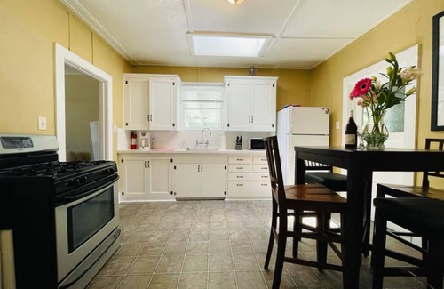 Cottonwood Cottage | The Cactus Blossom: Perfect off Main St. Retreat for Wine Tasting & Exploring