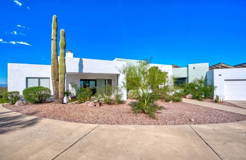 Tucson Estates House | The Cactus House-Tucson