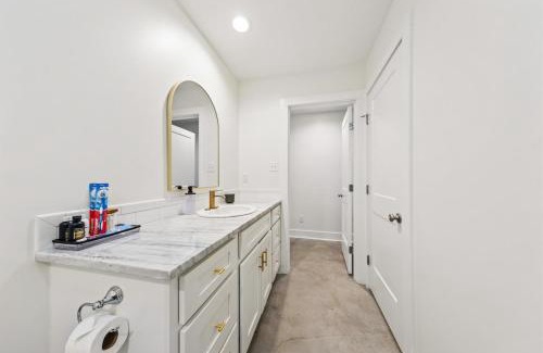 Milton Apartment | The Cajun Shack King Bed Cajun Luxury