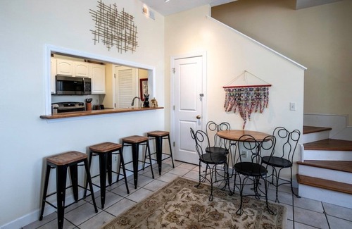 Oxford House | The Camp, 2BR Cozy Triplex by Velvet Ditch Villas