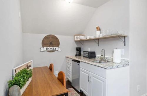 Clarksville Apartment | The Campbell Carriage House