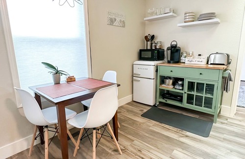 Collister Apartment | The Campfire Inn- Cozy 2B/1Ba Guest Suite, Dogs ok