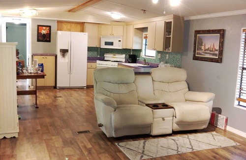 Leesburg House | The Canal House Located on the Harris Chain of Lakes in central Florida.