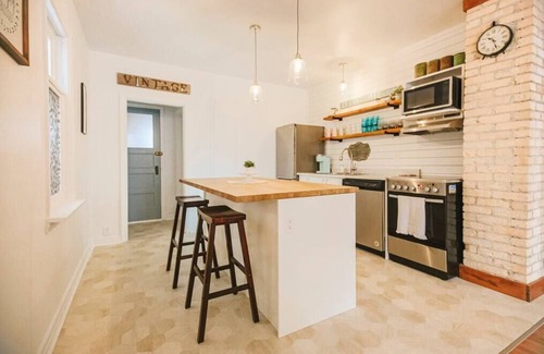 Saskatoon House | *The Canary!! Minutes to downtown and river!!*